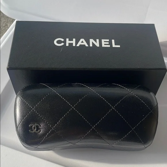 CHANEL Black Sunglasses with Chain Accent - Picture 8 of 9